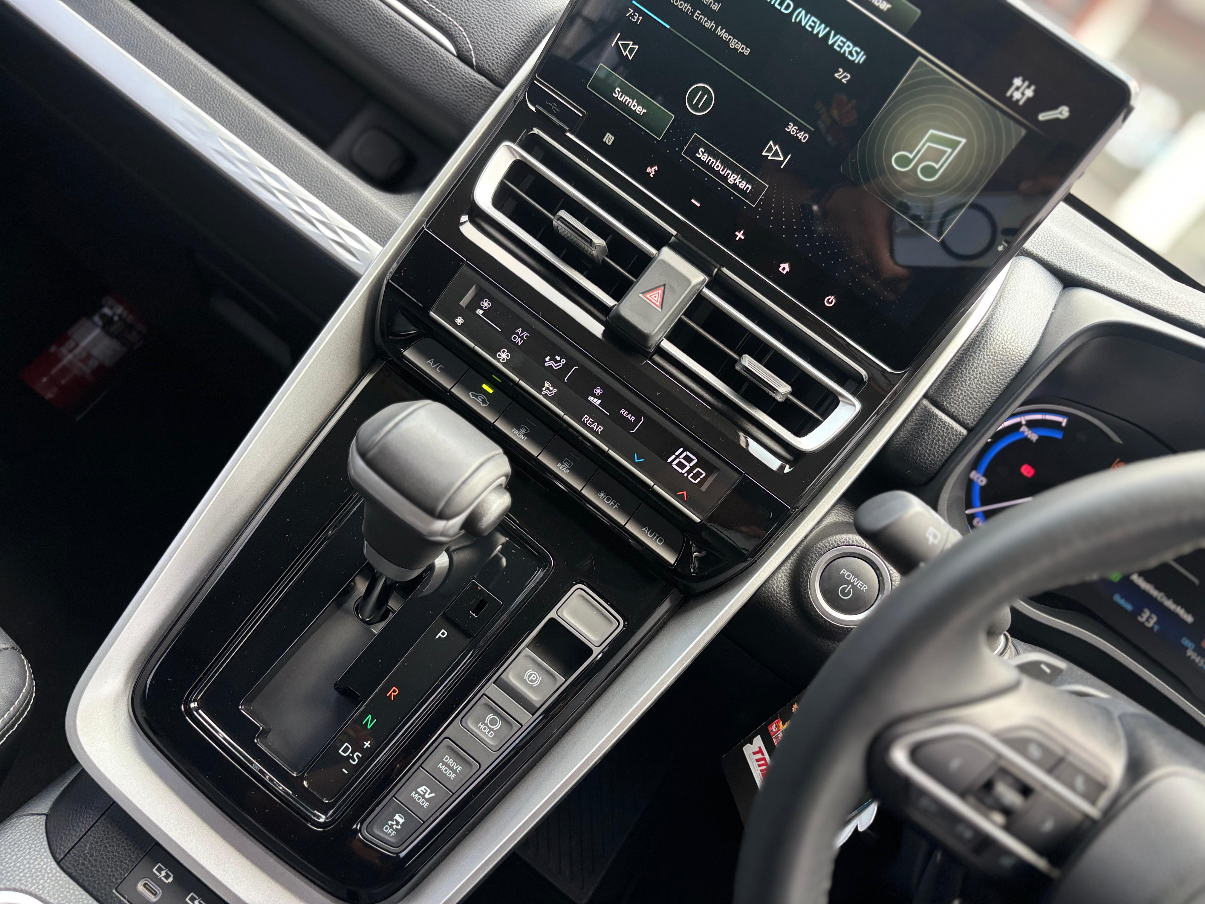 Toyota Innova Zenix Q  2023